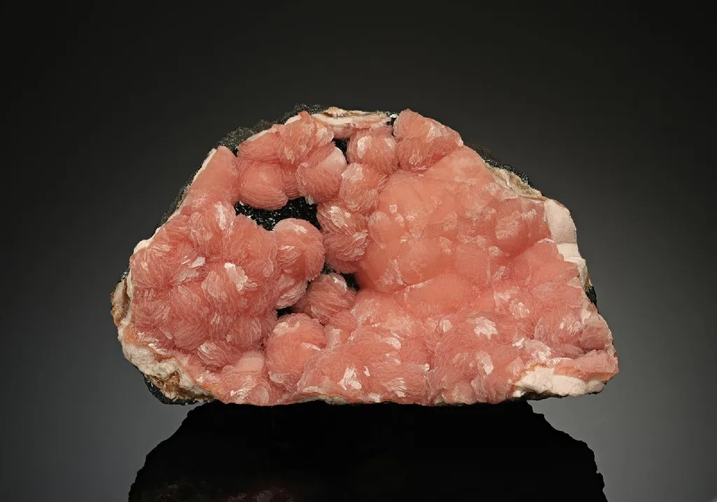 Rhodochrosite on Manganite image