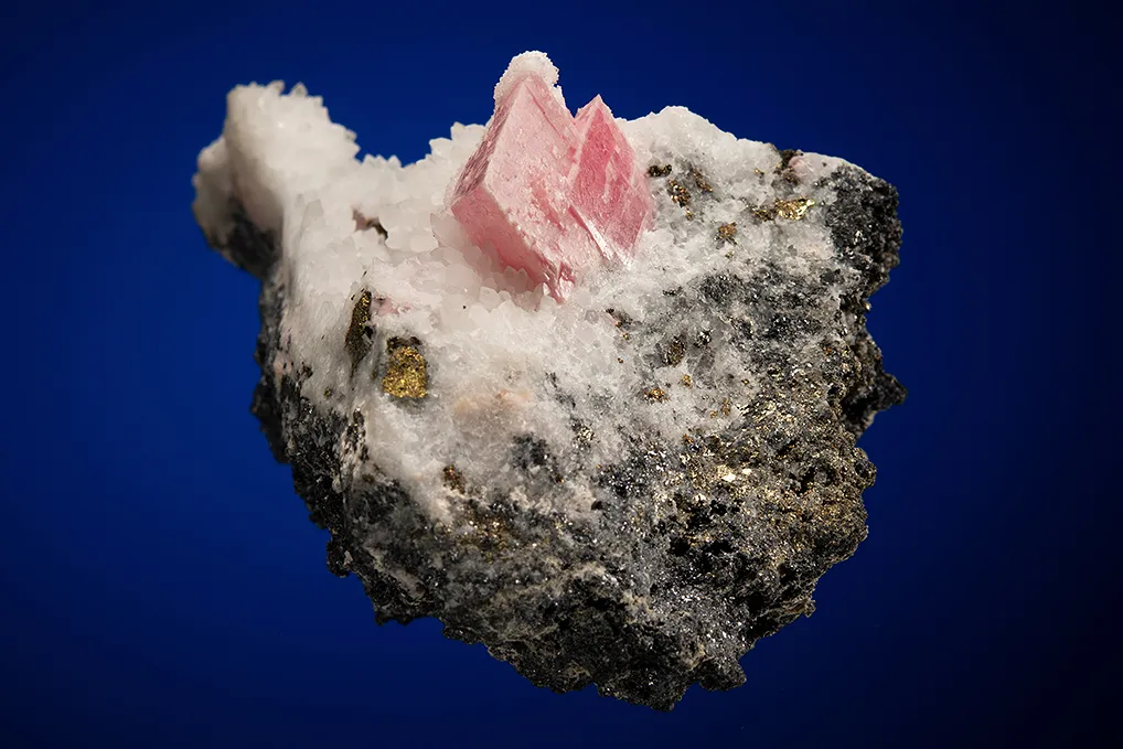 Rhodochrosite on Quartz - image 3