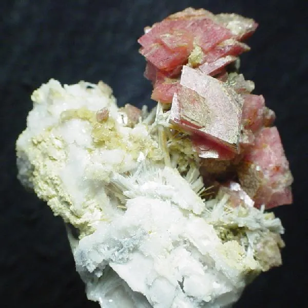 Rhodochrosite, Pectolite image