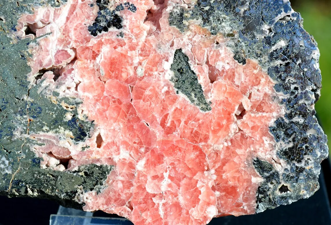 Rhodochrosite & pyrite 1026 grams - Manuelita Mine, Morococha District, Yauli Province, Junín, Peru - image 3