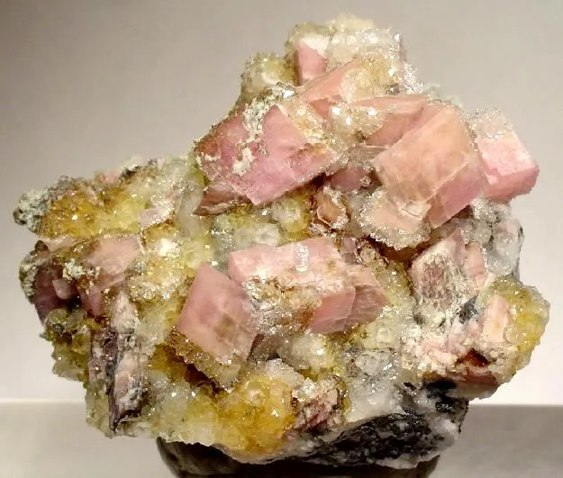 Rhodochrosite, Quartz image