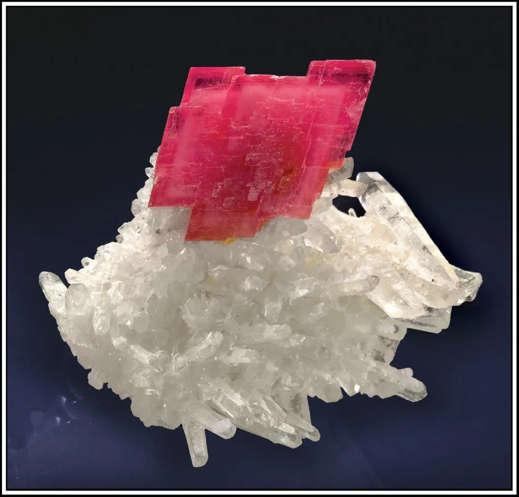 Rhodochrosite, Quartz image