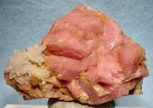 Rhodochrosite, Quartz image