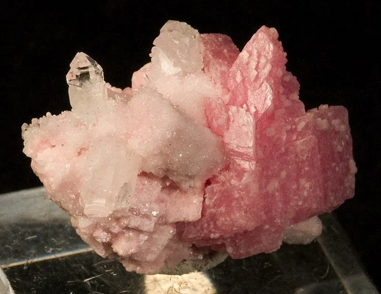 Rhodochrosite, Quartz image