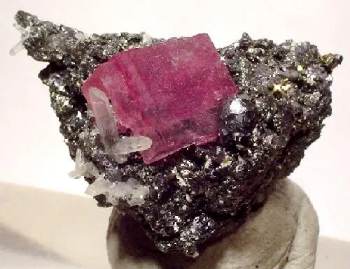 Rhodochrosite, Quartz image