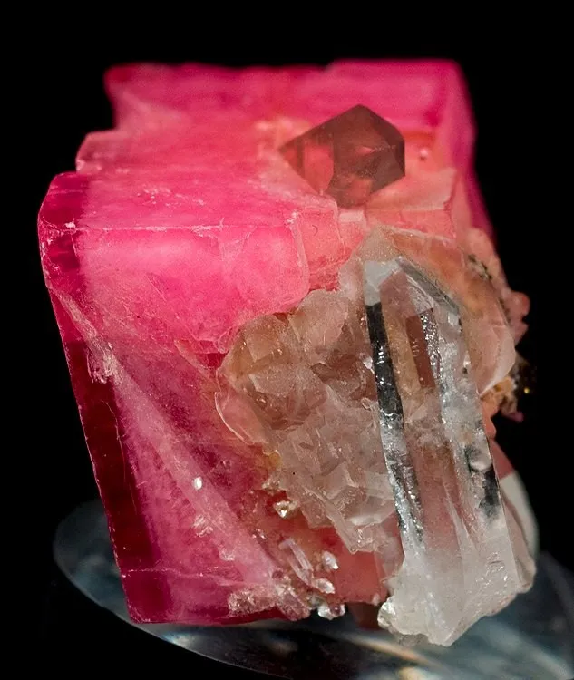 Rhodochrosite, Quartz image