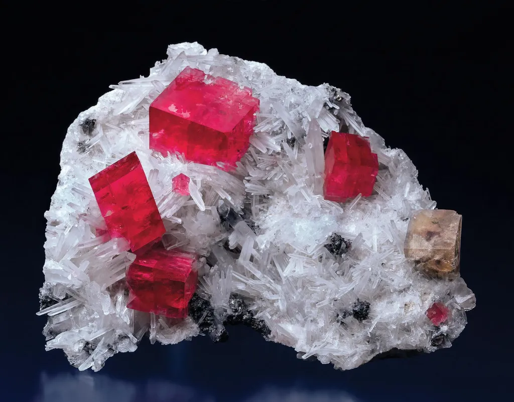 Rhodochrosite, Quartz, Fluorite image