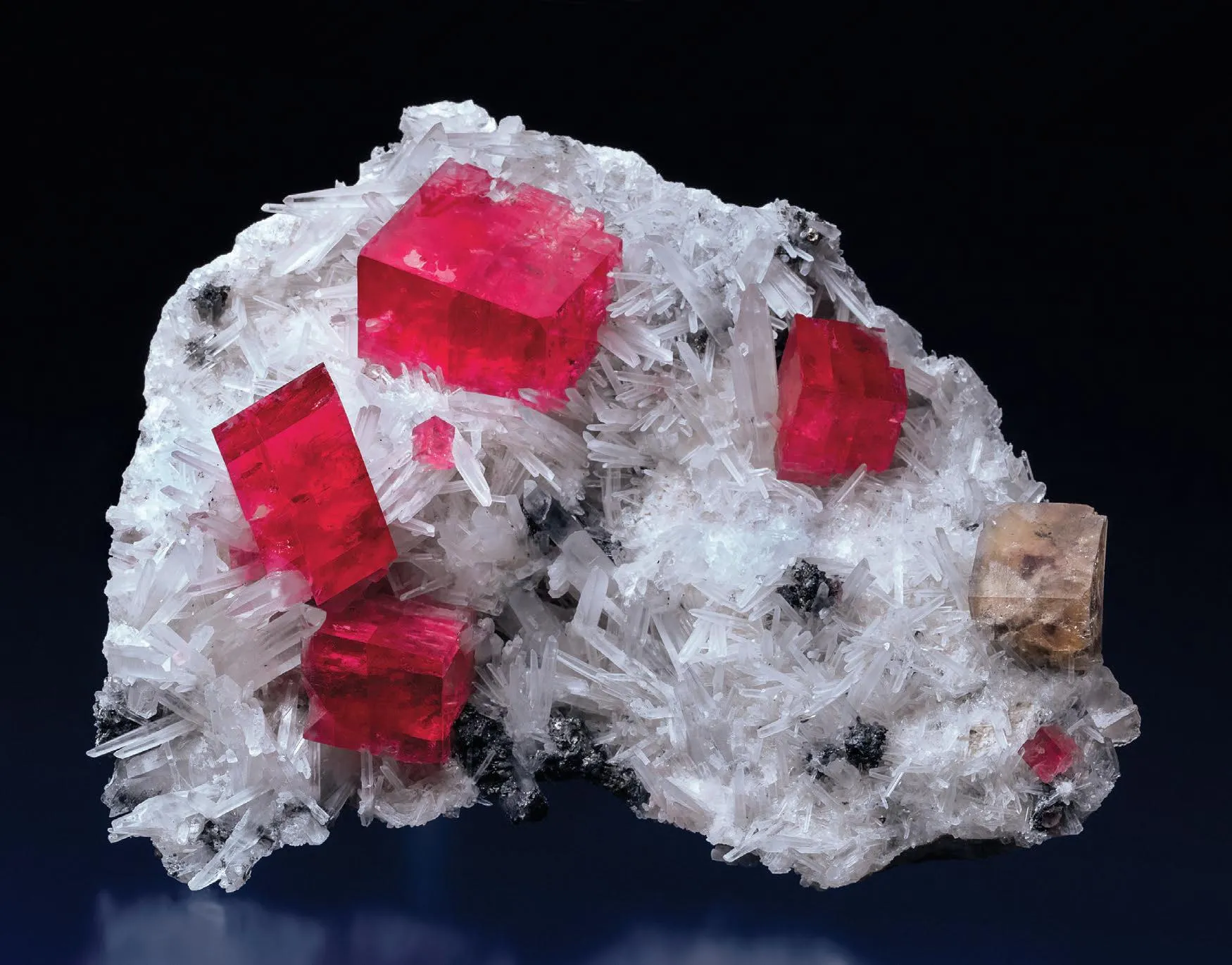 Rhodochrosite, Quartz, Fluorite - image 1