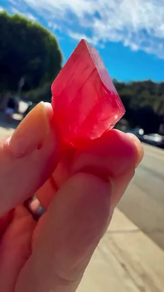 Rhodochrosite ROYALTY IN THE SUNLIGHT - image 3