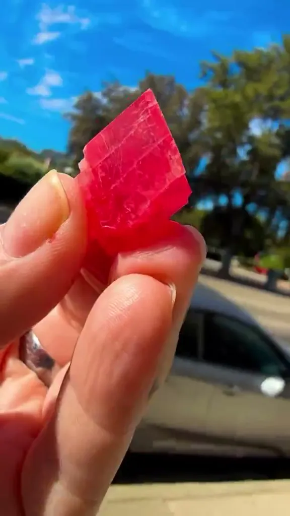 Rhodochrosite ROYALTY IN THE SUNLIGHT - image 4