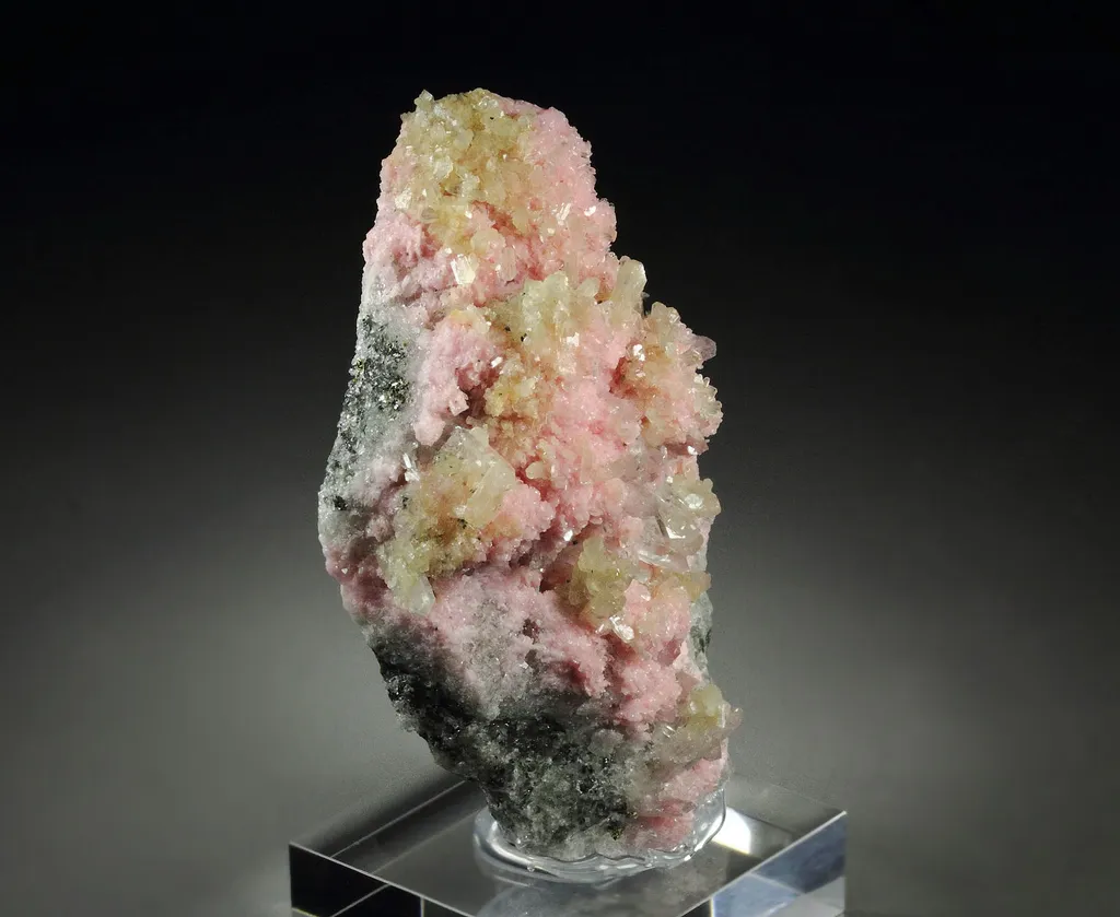 RHODOCHROSITE, STILBITE, QUARTZ, PYRITE from Bulgaria, Smolyan Province, Starnitsa deposit - image 4
