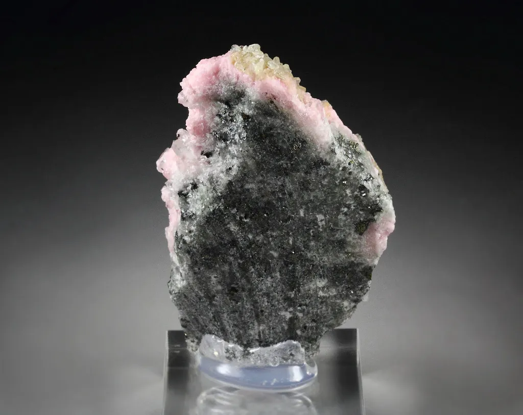 RHODOCHROSITE, STILBITE, QUARTZ, PYRITE from Bulgaria, Smolyan Province, Starnitsa deposit - image 3