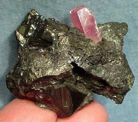 Rhodochrosite, Tennantite image