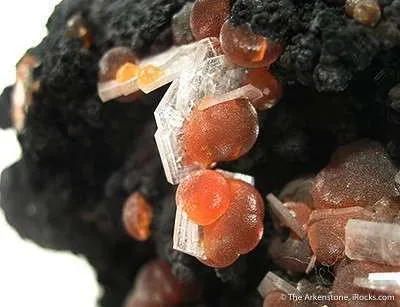 Rhodochrosite With Baryte on Romancheite - image 2