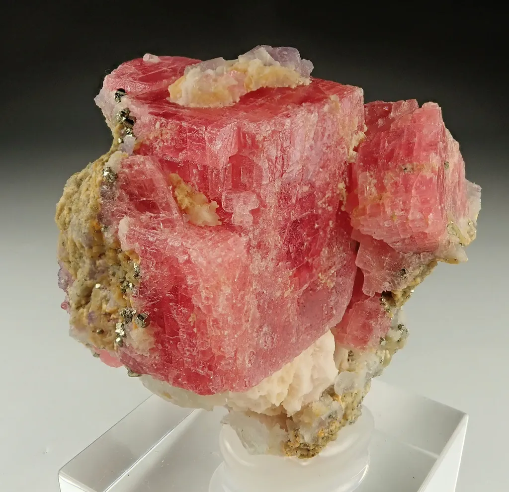 Rhodochrosite with Fluorite - image 3