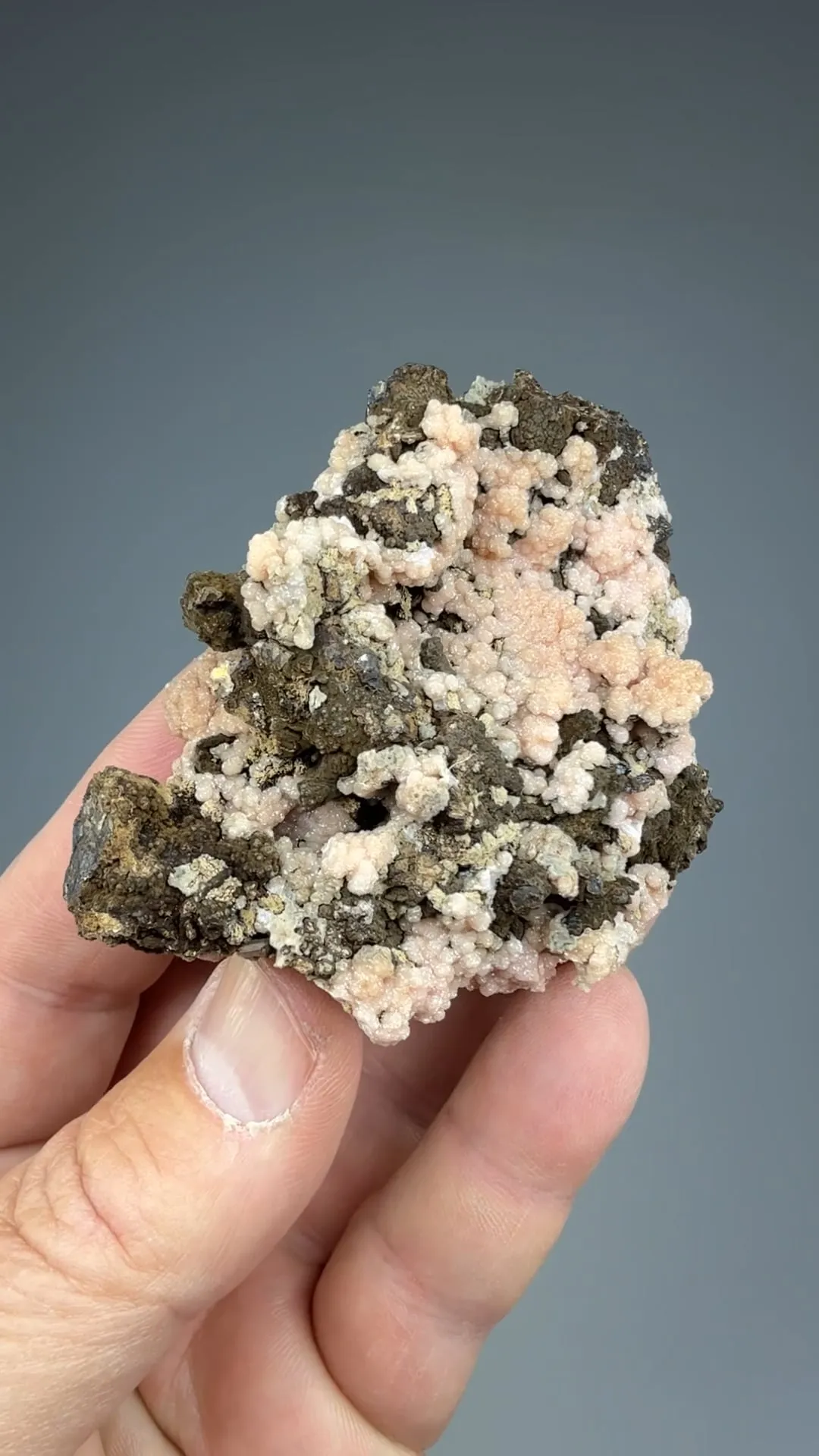 Rhodochrosite with Hisingerite-Neotocite - image 2