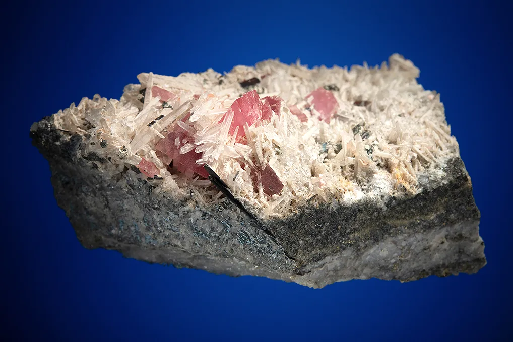 Rhodochrosite with Hübnerite and Quartz - image 4