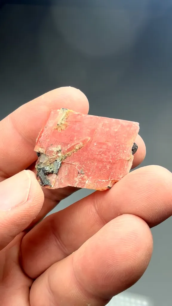 Rhodochrosite with Hubnerite, Quartz - image 2