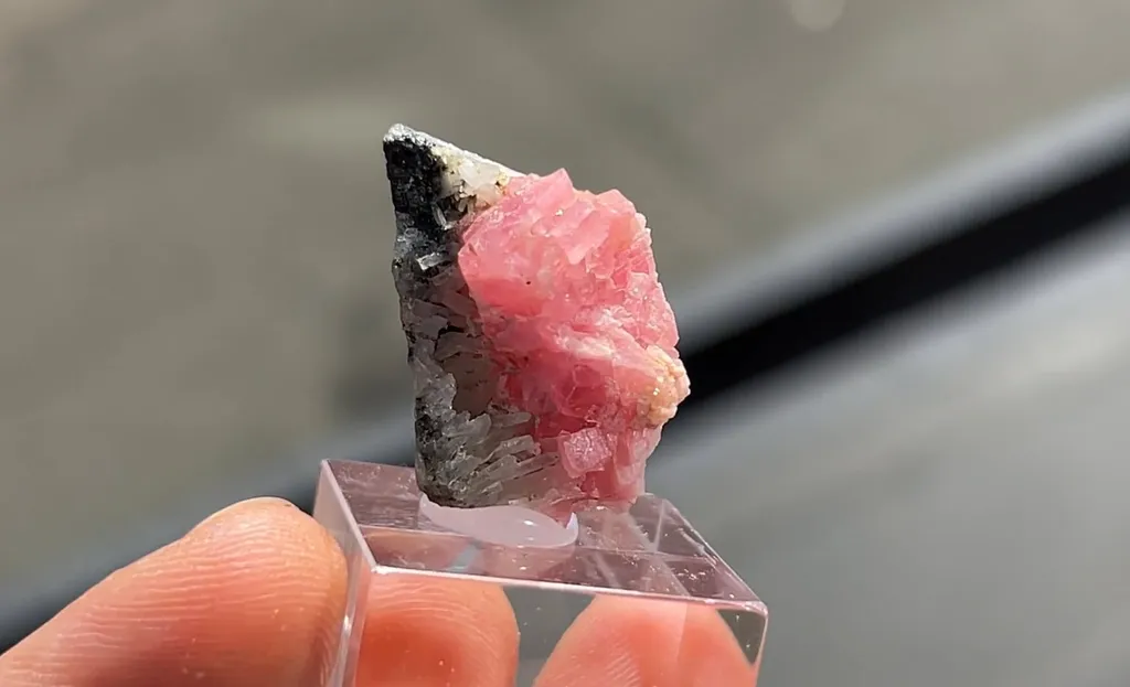 Rhodochrosite with Quartz - image 2