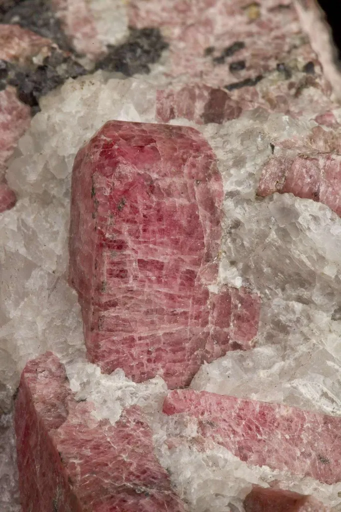 Rhodonite - image 3