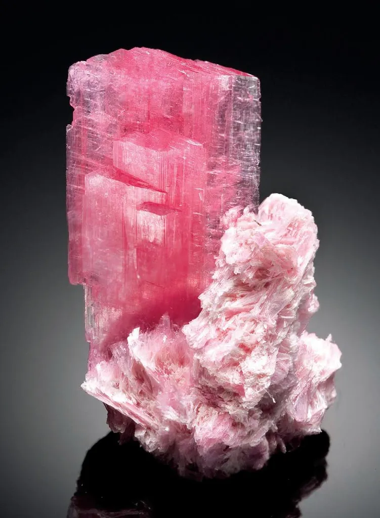 Rhodonite image