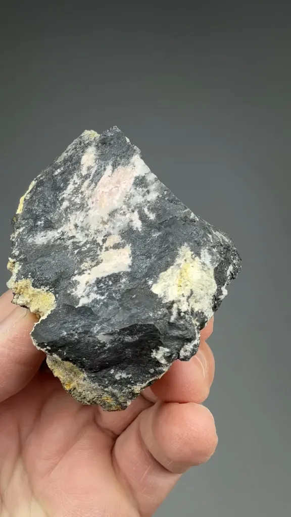 Rhodonite - image 2