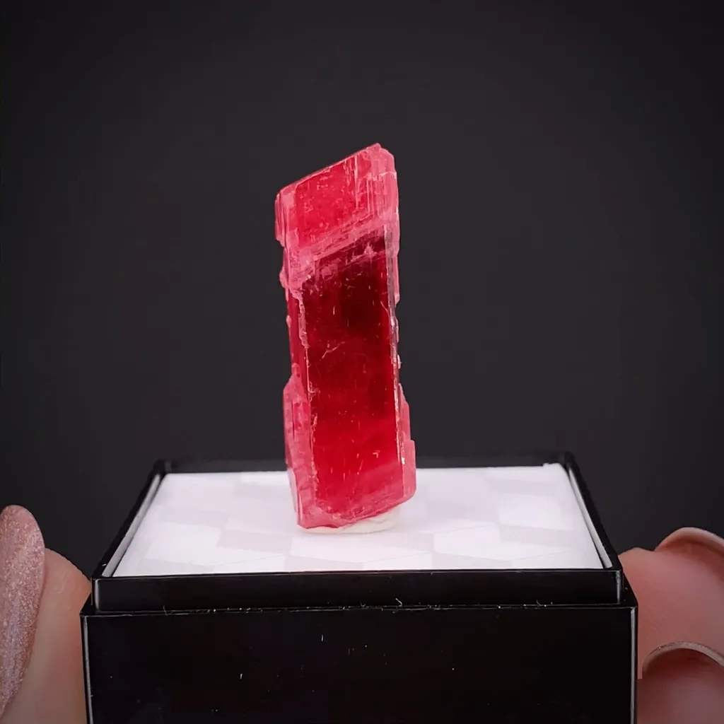 Rhodonite image