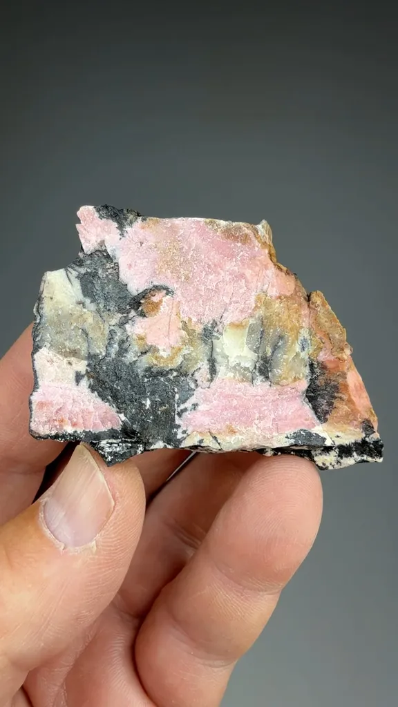 Rhodonite - image 2