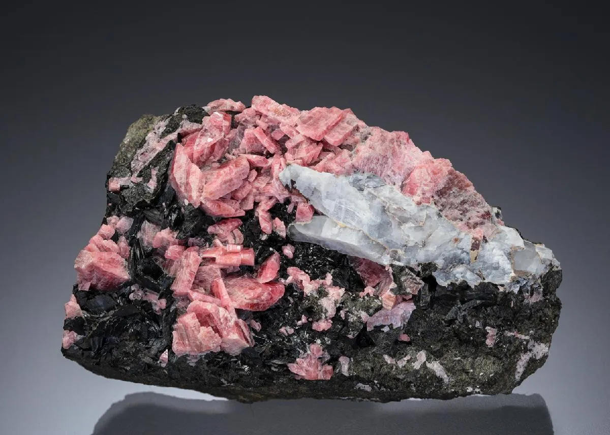 Rhodonite - image 1