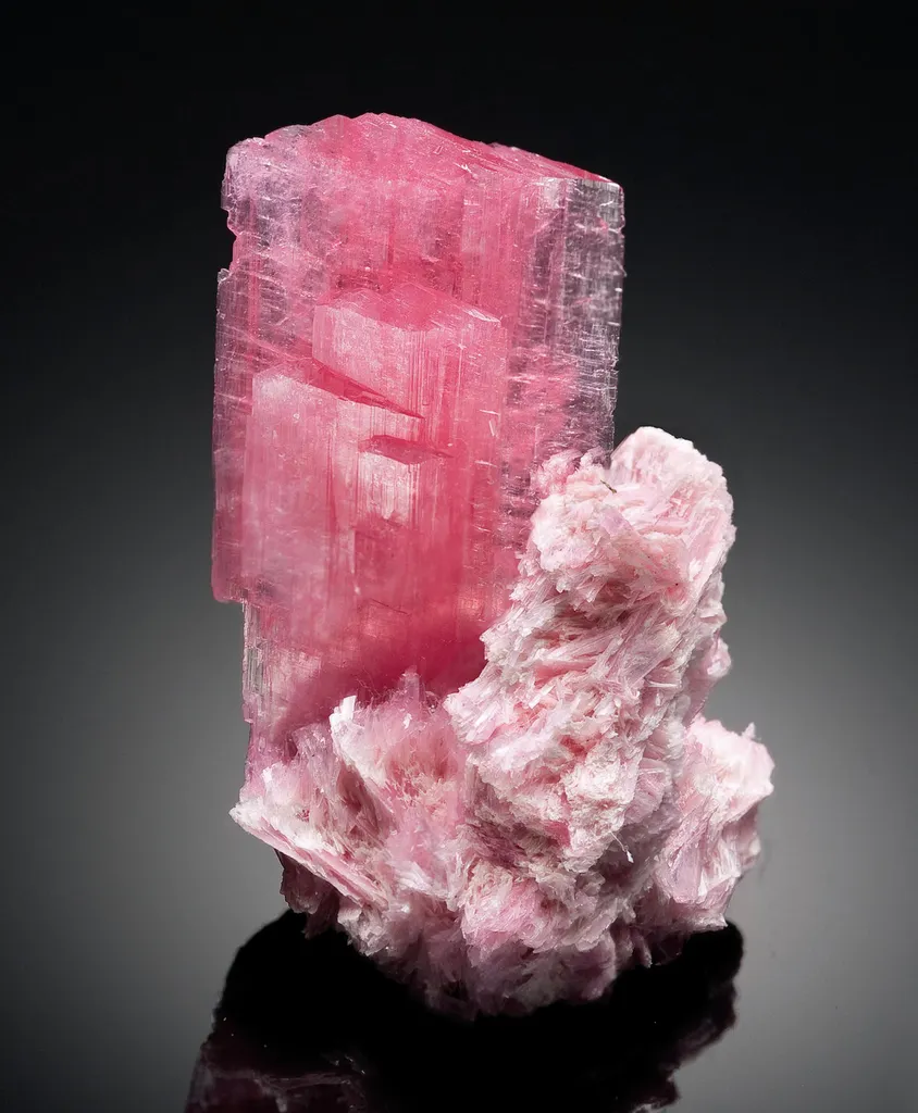 Rhodonite image