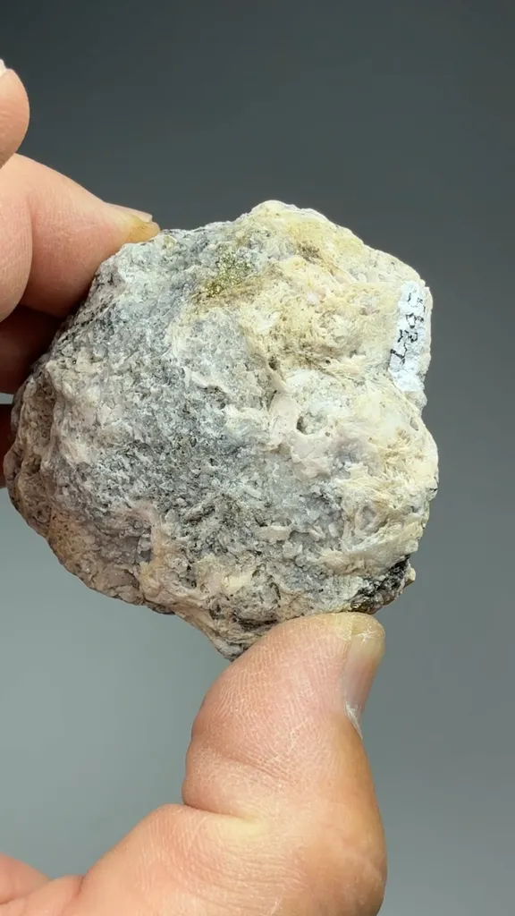 Rhodonite - image 2