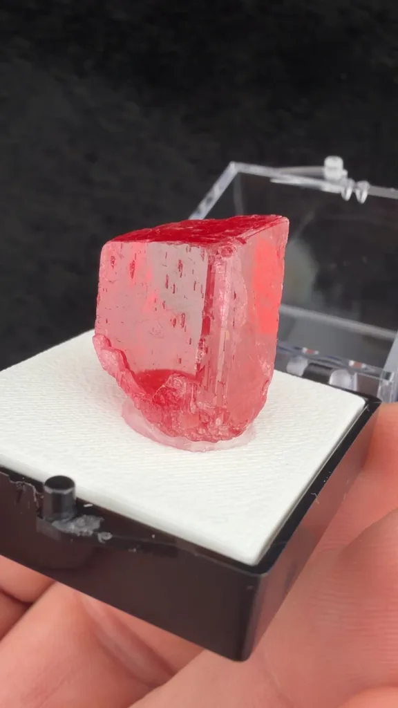 Rhodonite from Morro da Mina mine, Conselheiro Lafaiete, Minas Gerais, Brazil - image 2