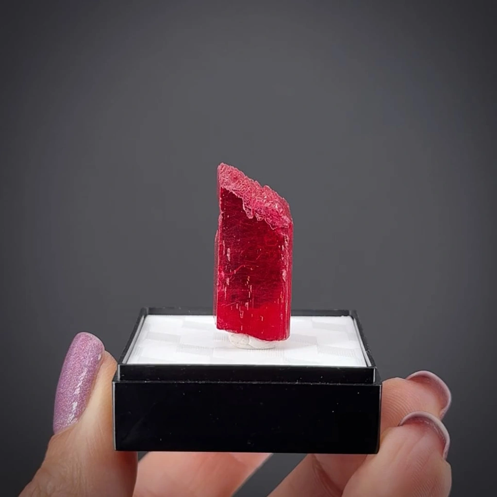 Rhodonite from Morro da Mina mine, Conselheiro Lafaiete, Minas Gerais, Brazil - image 2