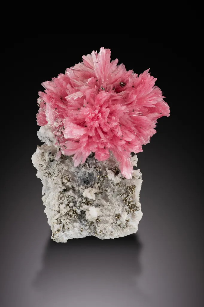 Rhodonite from Peru, Ancash, Chiurucu, San Martín Mine
