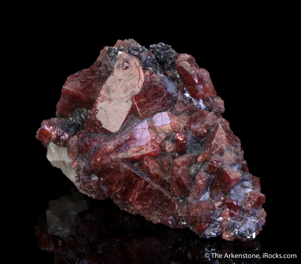 Rhodonite in Galena - image 3