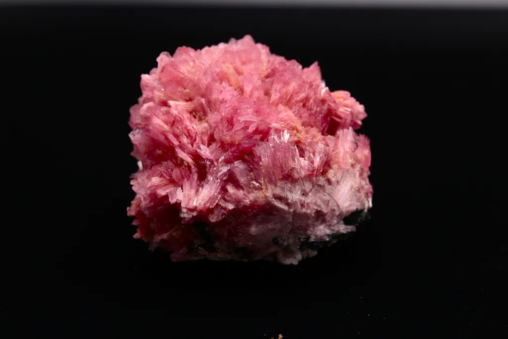 Rhodonite, radiating crystal cluster - image 2