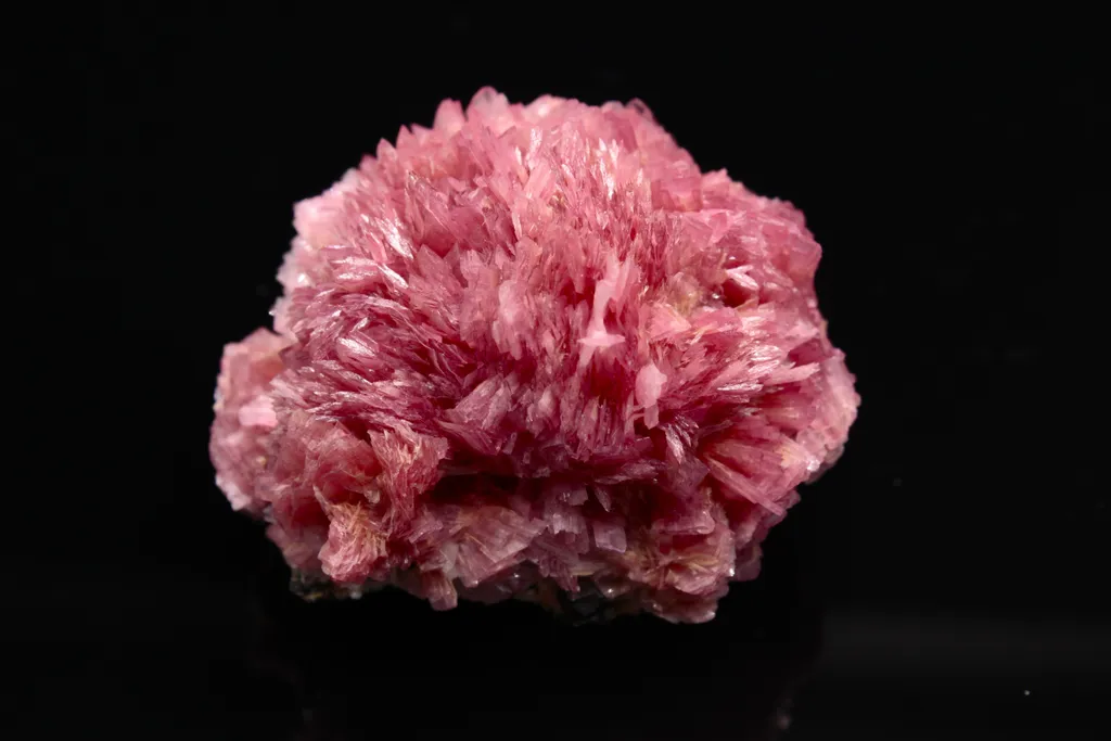 Rhodonite, radiating crystal cluster image