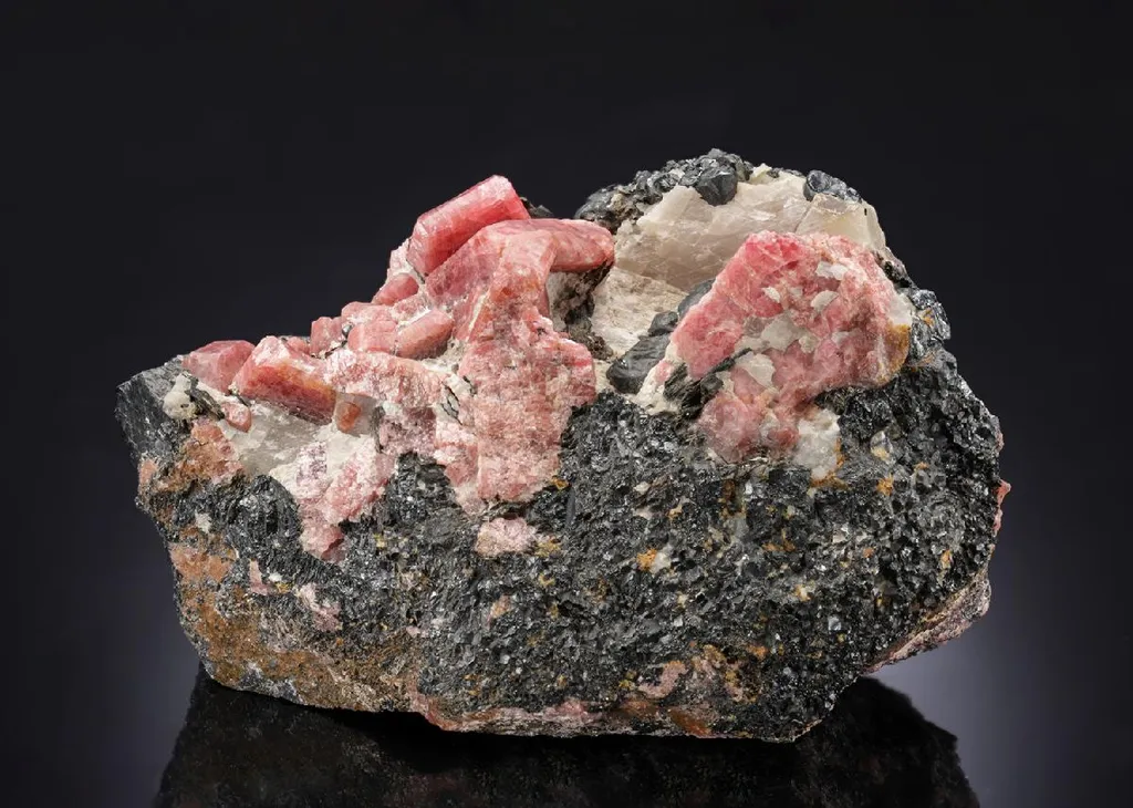 Rhodonite with Franklinite image