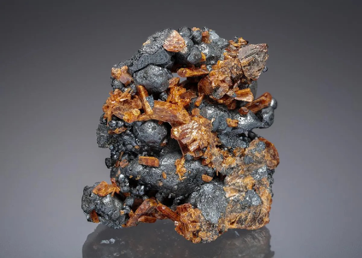 Richterite with Braunite - image 1