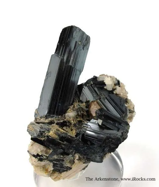 Riebeckite and Bastnaesite-(Ce) - image 5