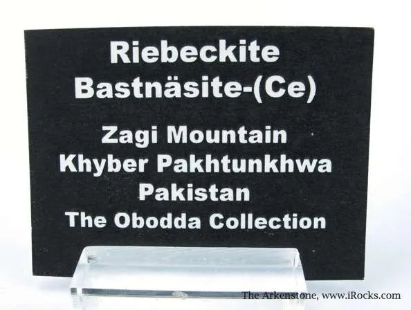 Riebeckite and Bastnaesite-(Ce) - image 6