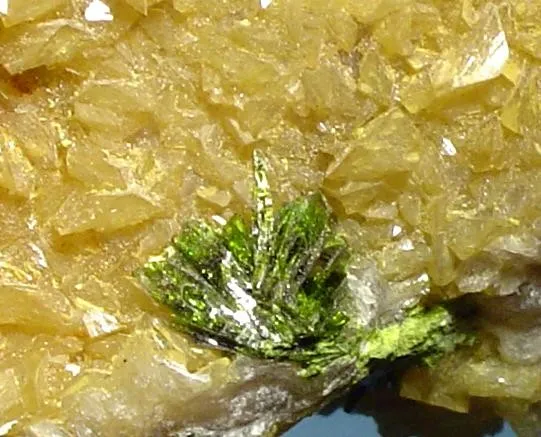 Rodalquilarite, Alunite - image 3