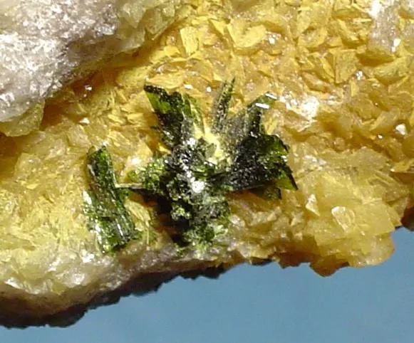Rodalquilarite, Alunite - image 2
