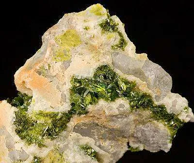 Rodalquilarite on Alunite - image 2