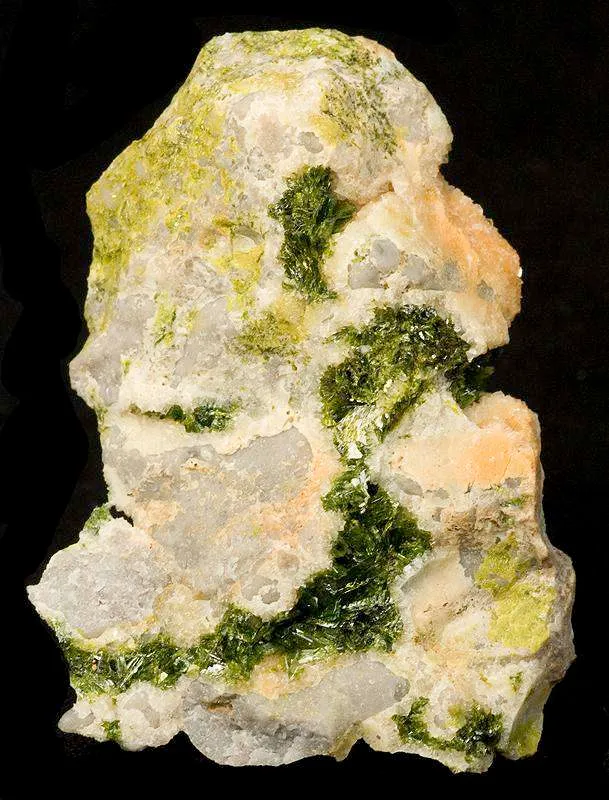 Rodalquilarite on Alunite - image 3