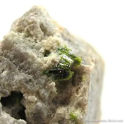 Rodalquilarite on Alunite - image 3