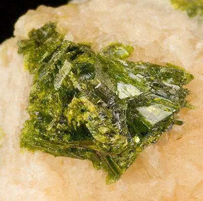Rodalquilarite on Alunite image