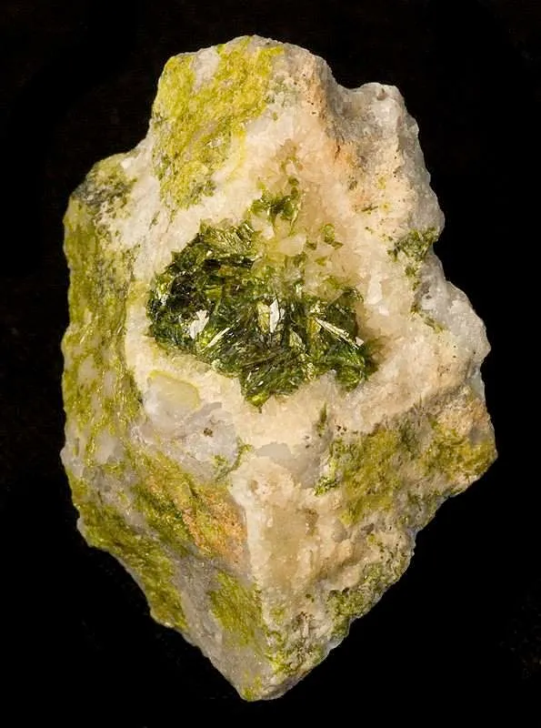 Rodalquilarite on Alunite image