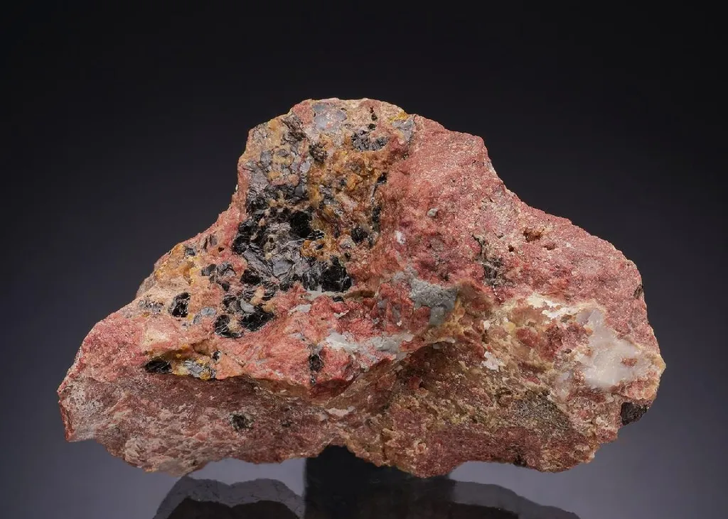 ROEBLINGITE with Xonotlite Prehnite, HENDRICKSITE and HANCOCKITE image