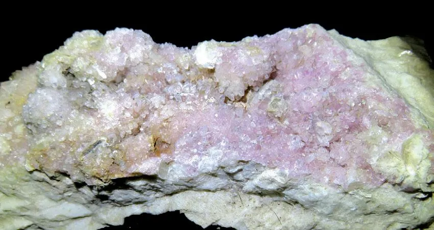 Rose Quartz, Cleavelandite image